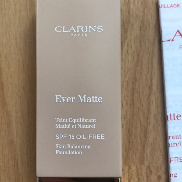 Clarins Ever Matte Skin Balancing Foundation 114 - Picture 2 of 3
